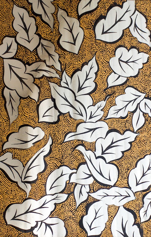 L'automne. Tableau en verre églomisé, doré à la feuille de cuivre et à la feuille d'argent. Création et réalisation : Lila Ralison Schäfer, 13 juin dorure, Lille, France.